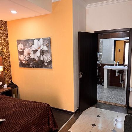 טביליסי Two Lions Hotel מראה חיצוני תמונה