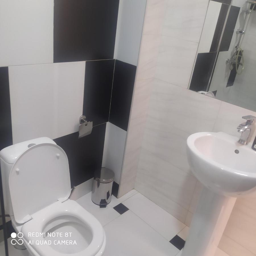טביליסי Two Lions Hotel מראה חיצוני תמונה