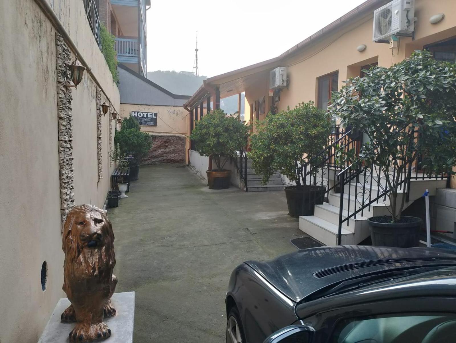 טביליסי Two Lions Hotel מראה חיצוני תמונה