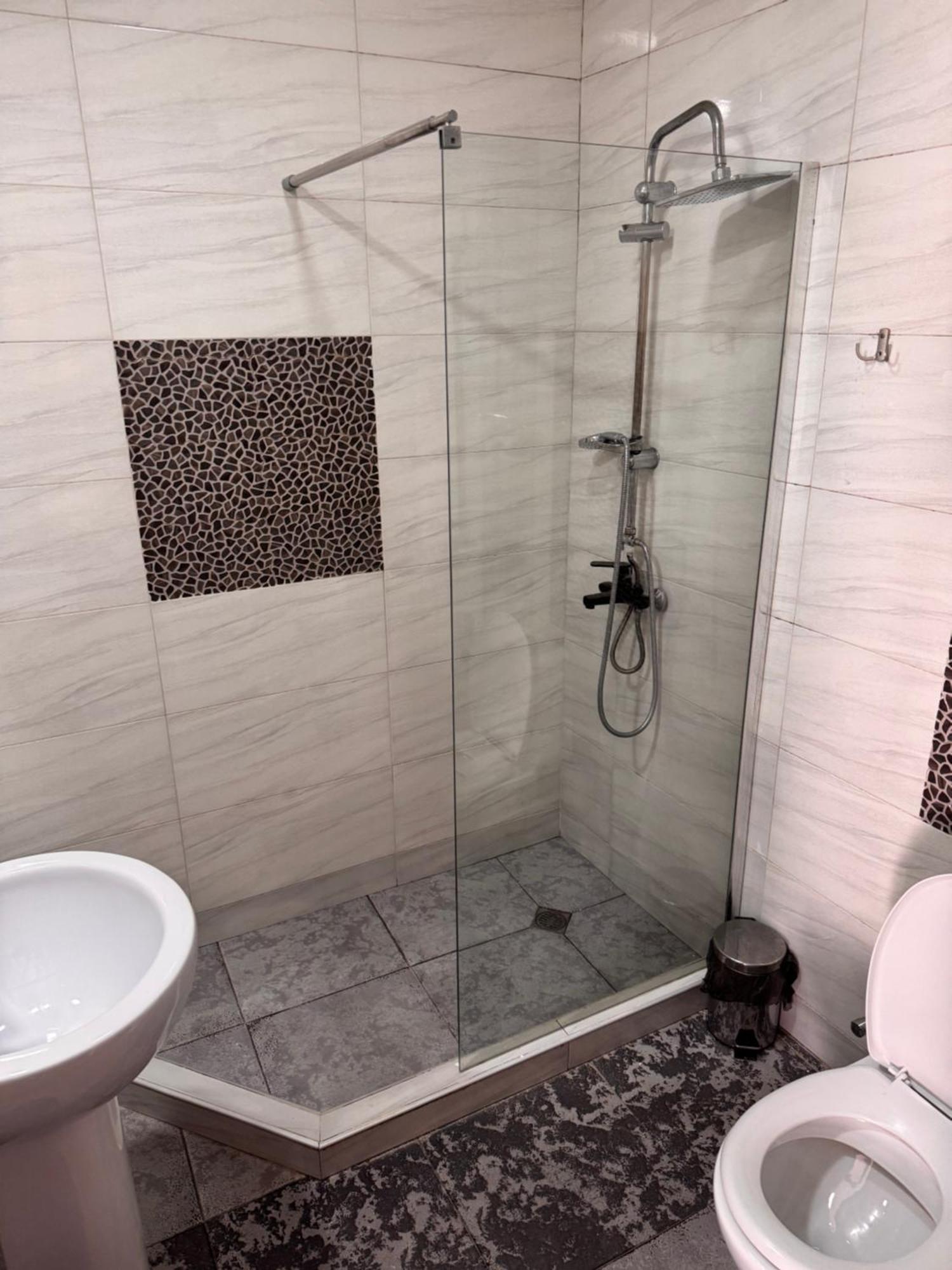 טביליסי Two Lions Hotel מראה חיצוני תמונה