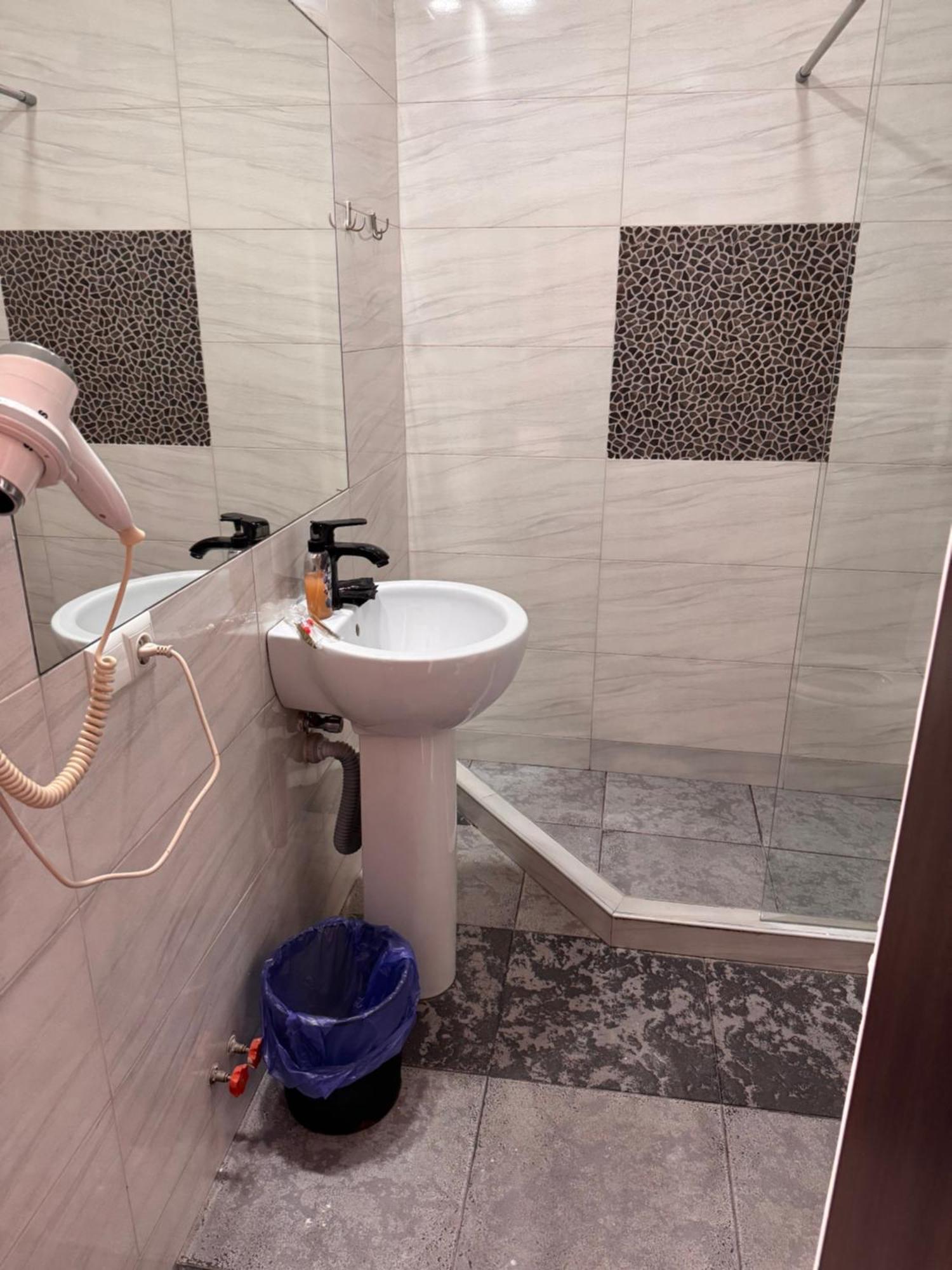 טביליסי Two Lions Hotel מראה חיצוני תמונה